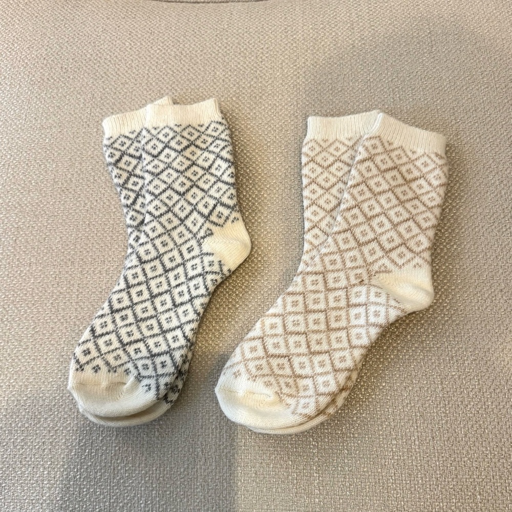 Banana Republic Cozy Patterned Cream and Gray Socks